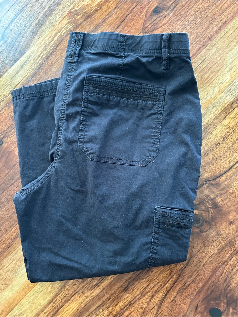 Chico's Black Casual Cargo Capris